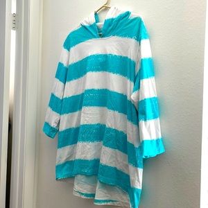 D & CO hoodie pull over shirt with 3/4 sleeves. Brand new